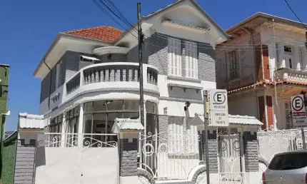 Casa para venda tem 429 metros quadrados com 3 quartos em Centro - Jundiaí - SP