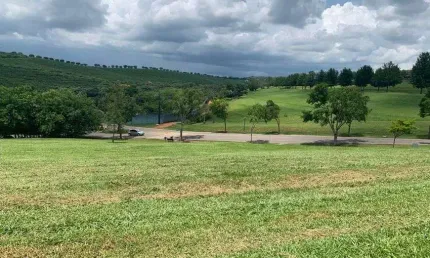Terreno à venda no Condomínio Quinta da Baroneza em Bragança Paulista - SP.