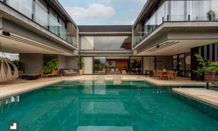 Casa mobiliada à venda no Condominio Jardins do Golf em Bertioga - SP.