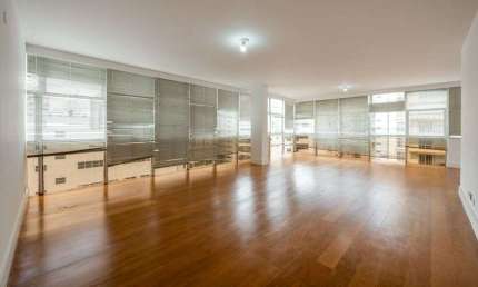 Apartamento à venda localizado no Edifício Emílio de Menezes em Santa Cecília, São Paulo - SP.