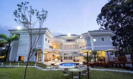 Casa de condomínio para venda possui 1200 metros quadrados com 6 quartos em Alphaville - SP.