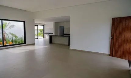 Casa térrea alto padrão à venda no Condomínio Saint Charbel em Araçoiaba da Serra - SP.