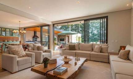 Casa sobrado de alto padrão à venda no Condomínio Portal do Japy Golf em Jacaré em Cabreúva - SP