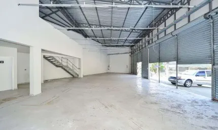 Ponto Comercial/Galpão Para Venda e Locação no Bairro Vila Gilda, Santo André - SP
