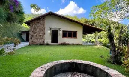 Casa térrea alto padrão à venda em Côrreas em Petrópolis - RJ