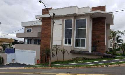 Casa de condomínio à venda no Swiss Park em Campinas - SP.