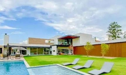 Casa de condomínio para venda tem 980 metros quadrados com 5 quartos em Itu - SP.