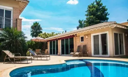 Casa térrea alto padrão à venda no Condomínio Alphaville Campinas - SP.