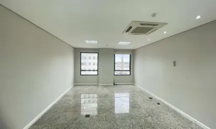 Sala comercial à venda no Centro Empresarial Araguaia I em Alphaville em Barueri - SP