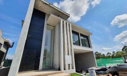 Casa à venda no Condomínio Itahyê em Santana de Parnaíba - SP.