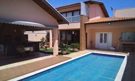 Casa à venda na Riviera de São João em São João da Boa Vista - SP.