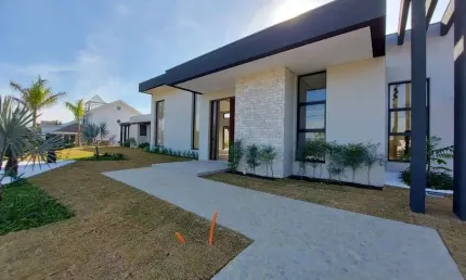 Casa de condomínio para venda possui 500 metros quadrados com 5 quartos em Indaiatuba - SP.