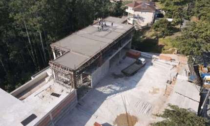 Casa em fase final de construção no condomínio Tamboré - Santana de Parnaíba/SP.
