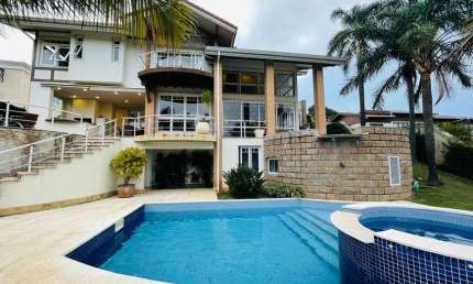 Casa mobiliada de alto padrão para venda no Condomínio Flamboyant em Atibaia - SP.