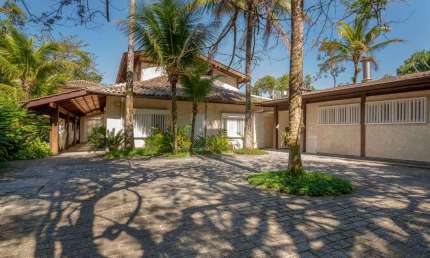 Casa para venda tem 588 metros quadrados com 7 quartos em Barra do Sahy - São Sebastião - SP