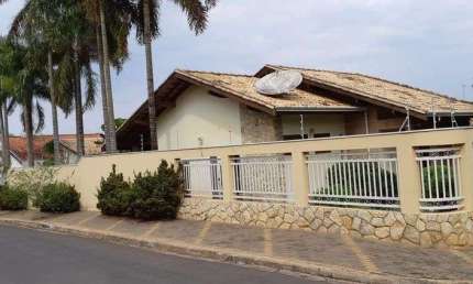 Casa para venda tem 205 metros quadrados com 3 quartos em Centro - Analândia - SP