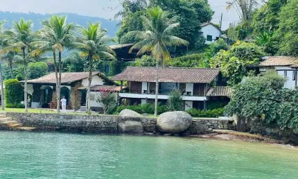 Casa sobrado de alto padrão à venda no Condomínio PortoGalo em Angra dos Reis - RJ.