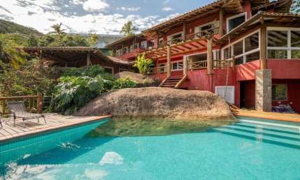 Casa de Alto Padrão à venda no Condomínio Sobreomar em Ilha Bela - SP.