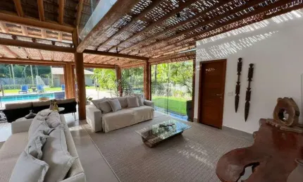 Casa de alto padrão à venda no Condomínio Altos de Trancoso em Trancoso, Bahia.