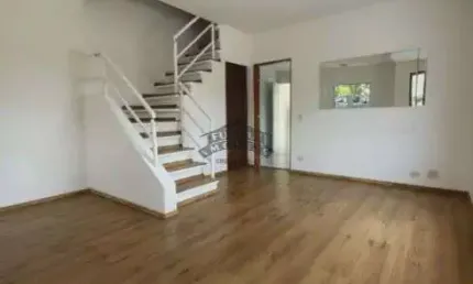 Casa Sobrado à venda no Condomínio Vale dos Ipês no Jardim Ipês em Cotia - SP