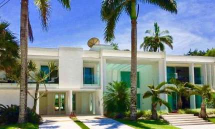 Casa alto padrão de condomínio mobiliada à venda em Riviera São Lourenço em Bertioga - SP.