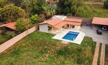 Casa à venda no Condomínio Náutico em Piracaia - SP.