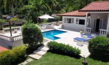 Casa sobrado de alto padrão à venda no Condomínio PortoGalo em Angra dos Reis - RJ.