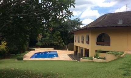 Casa de condomínio para venda possui 880 metros quadrados com 4 quartos em Campinas - SP.