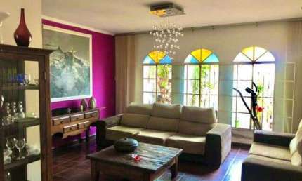 Casa para venda tem 300 metros quadrados com 4 quartos em Jardim Nova Europa - Campinas - SP.