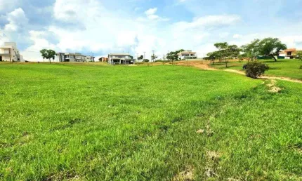 Lote à venda no Condomínio Riviera de Santa Cristina XIII em Paranapanema - SP