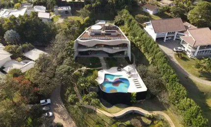 Casa de altíssimo padrão para venda no Condomínio Village Sans Souci em Valinhos - SP.
