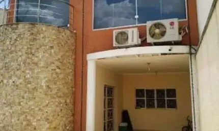 Casa mobiliada para venda possui 137 metros quadrados em Campinas - SP.