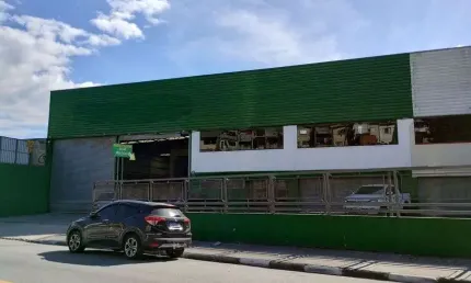Galpão/Depósito/Armazém Para Locação no Bairro Jardim Triângulo, Taboão da Serra - SP