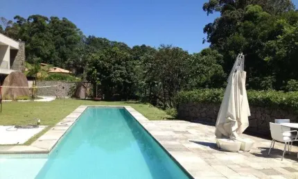 Casa de condomínio para aluguel e venda em Santana do Paraíba - SP.