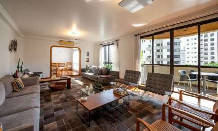 Apartamento à venda no Condomínio Edifício Rhodes no Vila Nova Conceição em São Paulo.