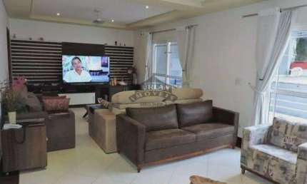 Casa Sobrado alto padrão à venda no Condomínio Golf Village em Carapicuíba - SP
