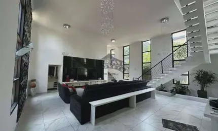 Casa Sobrado alto padrão à venda no Condomínio Nova Higienópolis no Jardim do Golf I em Jandira - SP