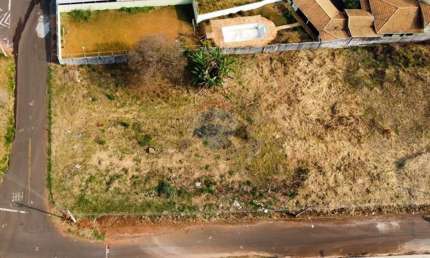 Terreno á venda no Condomínio Residencial Vale do Ouro no Vila Nova em São Sebastião do Paraíso - MG