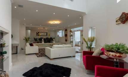Casa sobrado à venda no Residencial Alphaville 11 em Santana de Parnaíba - SP
