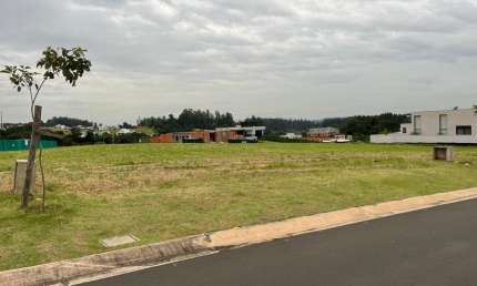 Terreno à venda no Condomínio Villa dos Pinheiros no Jardim Santa Rita em Indaiatuba - SP