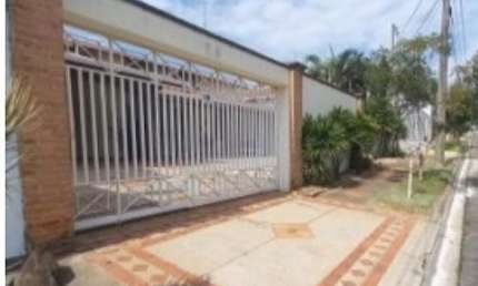 Casa térrea com 4 quartos para locação no bairro taquaral - SP