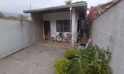 Casa térrea a 600 metros da praia - seu refúgio perto do mar!