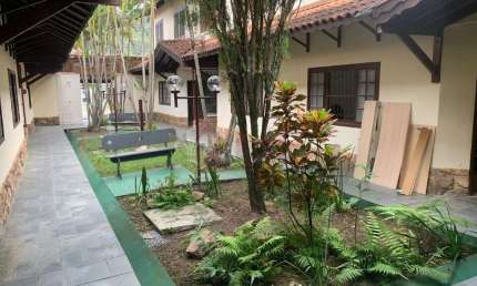 Casa Mobiliada para Locação em Condomínio na Martim de Sá!