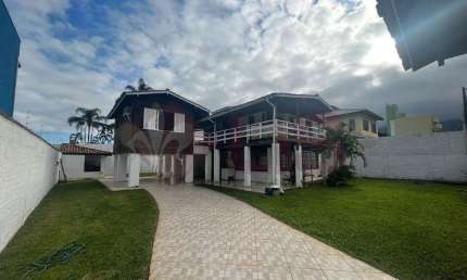 Linda Casa de 4 Quartos a 300 metros da Praia em Massaguaçu, Caraguatatuba-SP