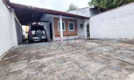 Casa à Venda - Porteira Fechada no Bairro Gaivotas, Caraguatatuba!