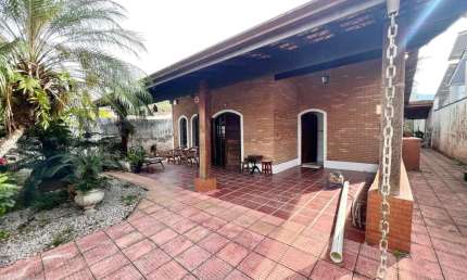 Casa à venda 3 Quartos, 1 Suite, 2 Vagas, 128M², Martim de Sá, Caraguatatuba - SP