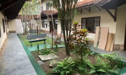 Casa Mobiliada para Locação em Condomínio na Martim de Sá!