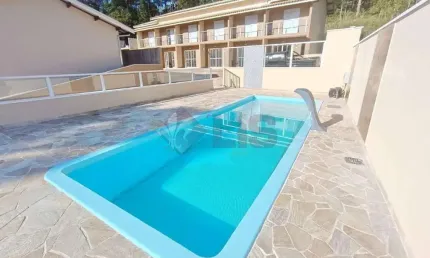 Sobrado em Condomínio Novo a 400 Metros da Praia a venda.