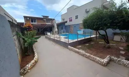 Casa à venda 3 quartos, 6 vagas, 244m², martim de sá, caraguatatuba - sp