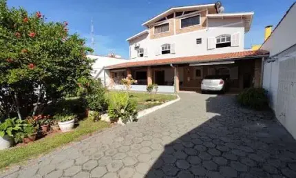 Casa à venda 4 Quartos, 4 Suites, 10 Vagas, 215M², Aruan, Caraguatatuba - SP